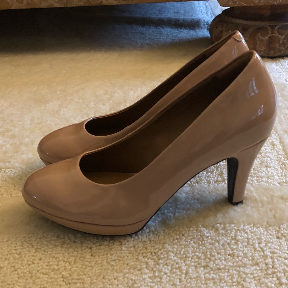 Clarks NWT, pumps!